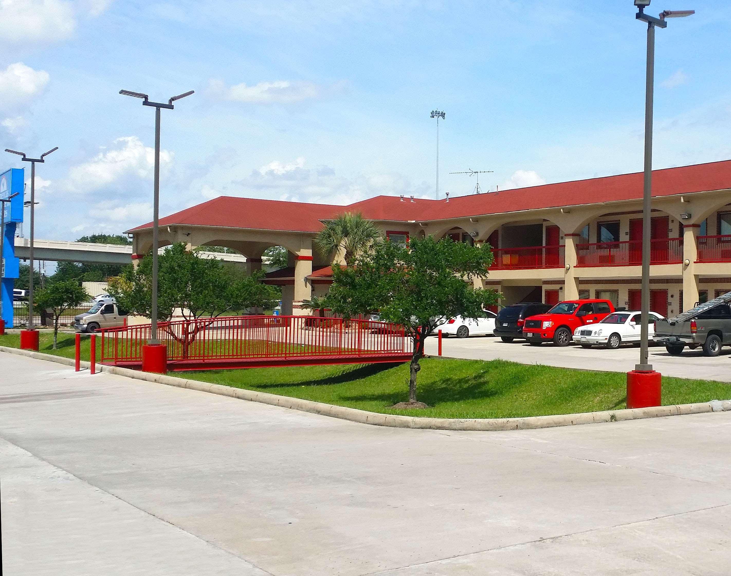 Art Hotel Transamerica Collection Porto Alegre Exterior photo A typical Econo Lodge in Houston, Texas