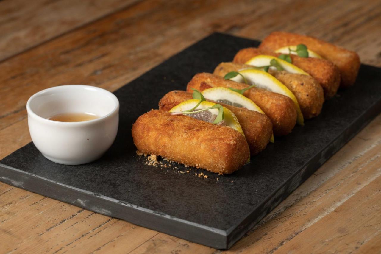 Art Hotel Transamerica Collection Porto Alegre Exterior photo Mozzarella sticks