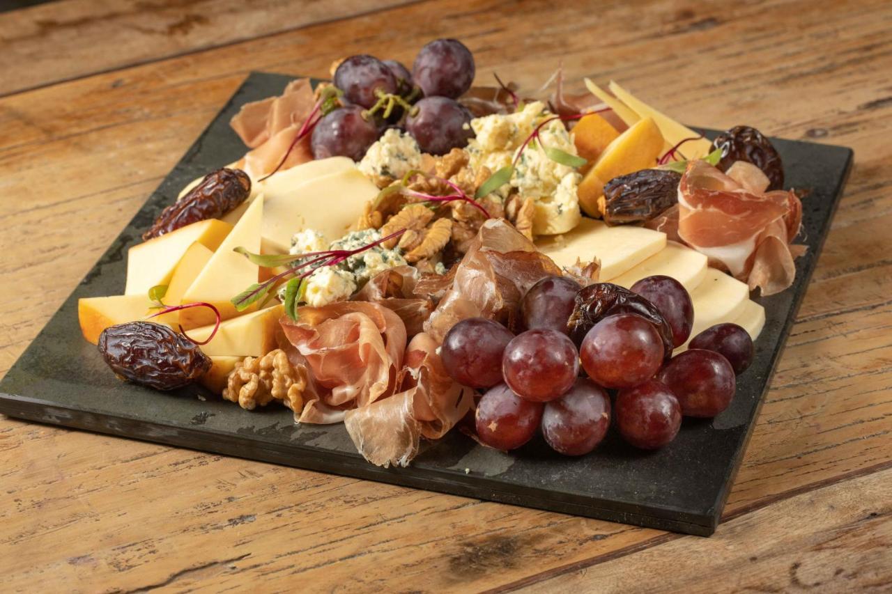 Art Hotel Transamerica Collection Porto Alegre Exterior photo A cheese platter