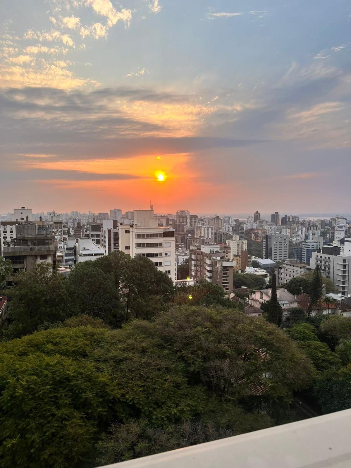 Art Hotel Transamerica Collection Porto Alegre Exterior photo Sunset over the city