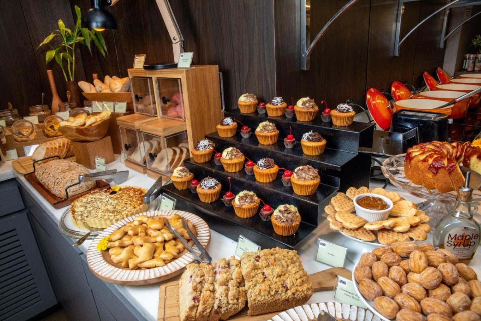 Art Hotel Transamerica Collection Porto Alegre Exterior photo A selection of baked goods
