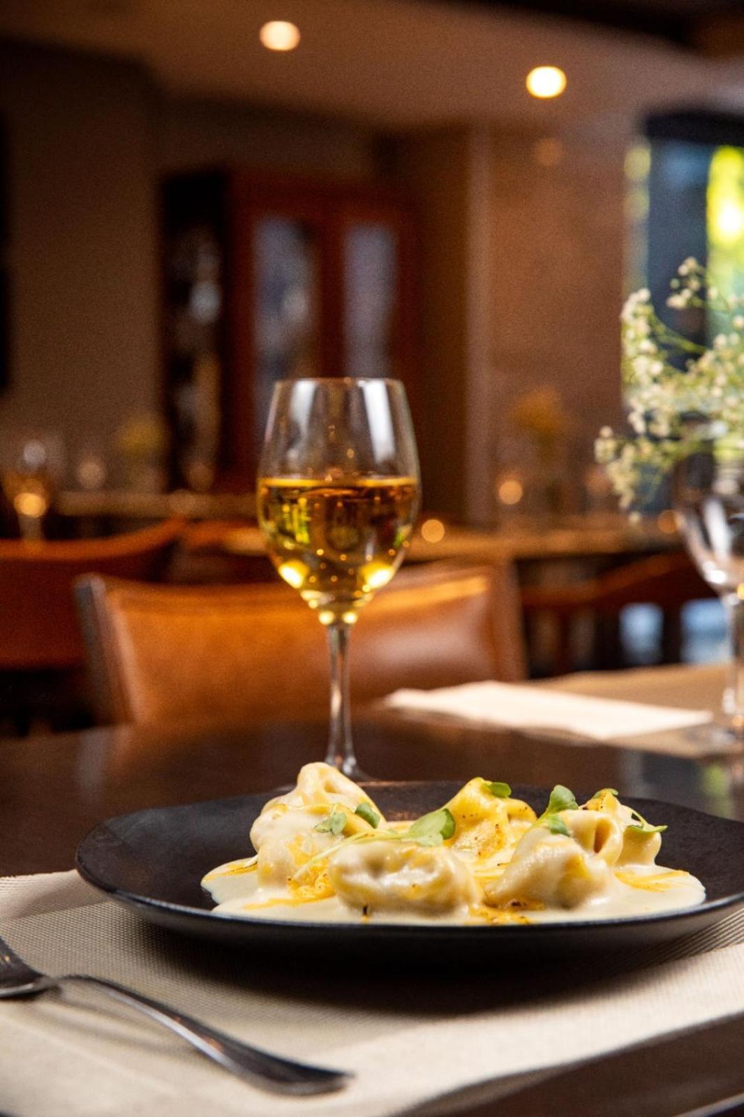 Art Hotel Transamerica Collection Porto Alegre Exterior photo A glass of white wine